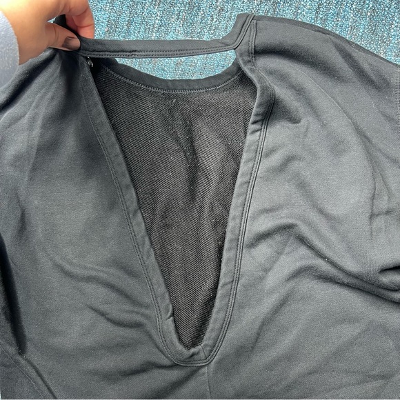 Nike L/S Versa Open Back Crewneck Sweatshirt in Black - Picture 5 of 7